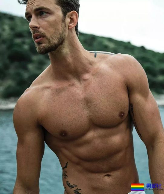 种马臀男模凭硬实力翻红，这是藏不住了？！ - 51虹马