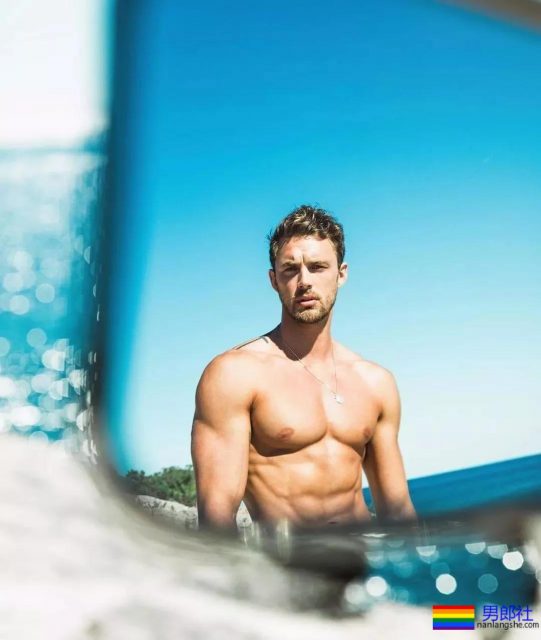 种马臀男模凭硬实力翻红，这是藏不住了？！ - 51虹马