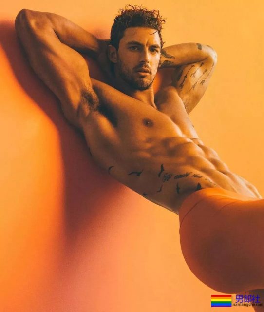 种马臀男模凭硬实力翻红，这是藏不住了？！ - 51虹马