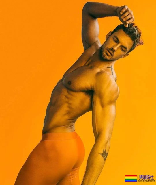 种马臀男模凭硬实力翻红，这是藏不住了？！ - 51虹马