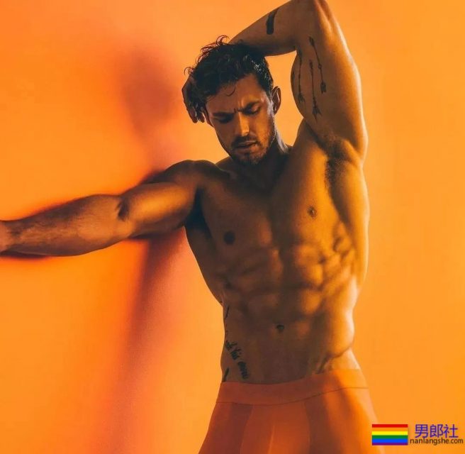 种马臀男模凭硬实力翻红，这是藏不住了？！ - 51虹马