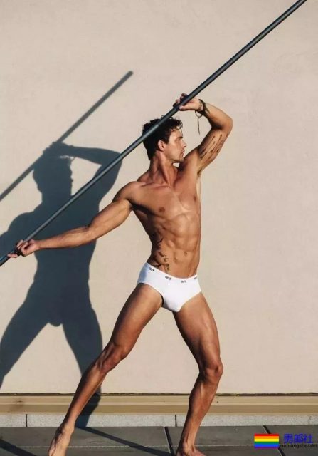 种马臀男模凭硬实力翻红，这是藏不住了？！ - 51虹马