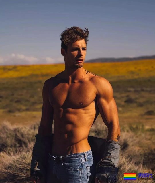 种马臀男模凭硬实力翻红，这是藏不住了？！ - 51虹马