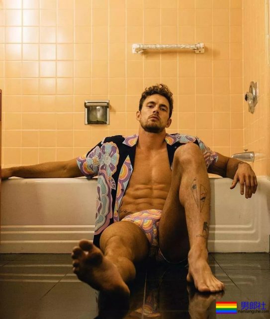 种马臀男模凭硬实力翻红，这是藏不住了？！ - 51虹马