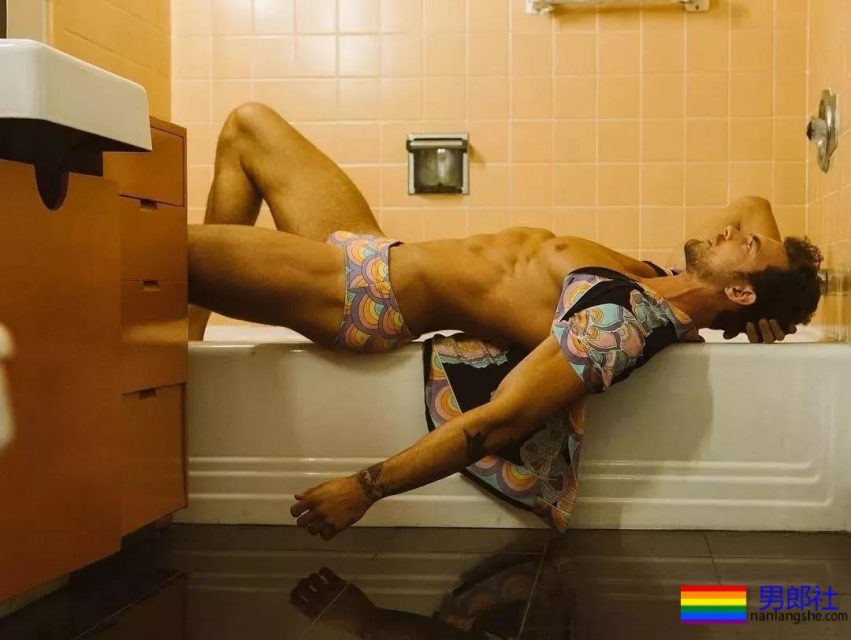 种马臀男模凭硬实力翻红，这是藏不住了？！ - 51虹马