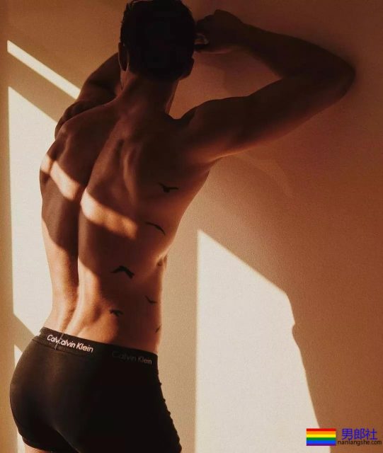 种马臀男模凭硬实力翻红，这是藏不住了？！ - 51虹马