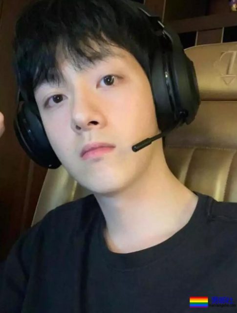 王喆现身公证处辟谣视频?某推博主让他被动出柜? - 51虹马 王喆现身公证处辟谣视频?某推博主让他被动出柜? - 51虹马