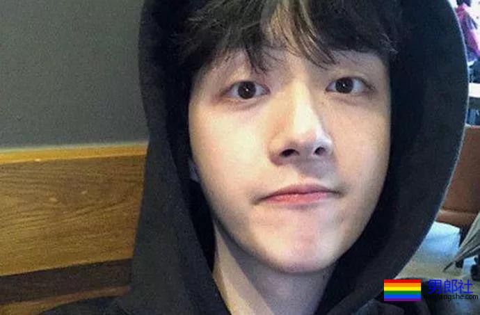 王喆现身公证处辟谣视频?某推博主让他被动出柜? - 51虹马 王喆现身公证处辟谣视频?某推博主让他被动出柜? - 51虹马