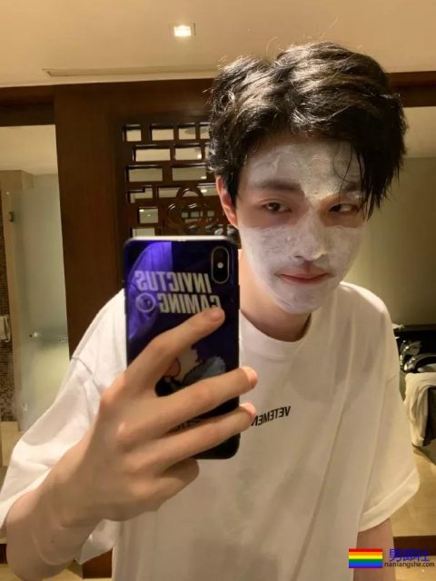 王喆现身公证处辟谣视频?某推博主让他被动出柜? - 51虹马 王喆现身公证处辟谣视频?某推博主让他被动出柜? - 51虹马