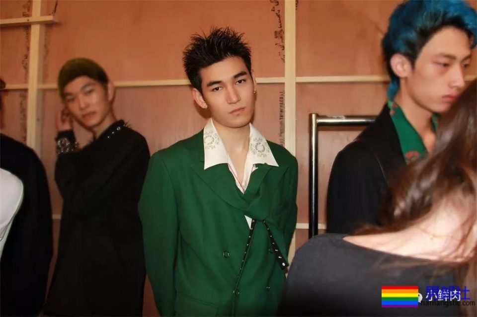 新晋小生硬照一览,尺度最大也就这样儿了… - 51虹马 新晋小生硬照一览,尺度最大也就这样儿了… - 51虹马