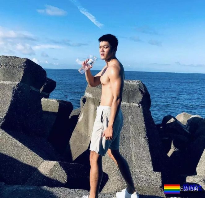 肌肉胡茬痞子男拔掉衬衫西裤海边浪起来变翘臀 - 51虹马 肌肉胡茬痞子男拔掉衬衫西裤海边浪起来变翘臀 - 51虹马