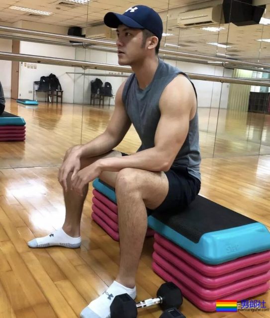 肌肉胡茬痞子男拔掉衬衫西裤海边浪起来变翘臀 - 51虹马 肌肉胡茬痞子男拔掉衬衫西裤海边浪起来变翘臀 - 51虹马