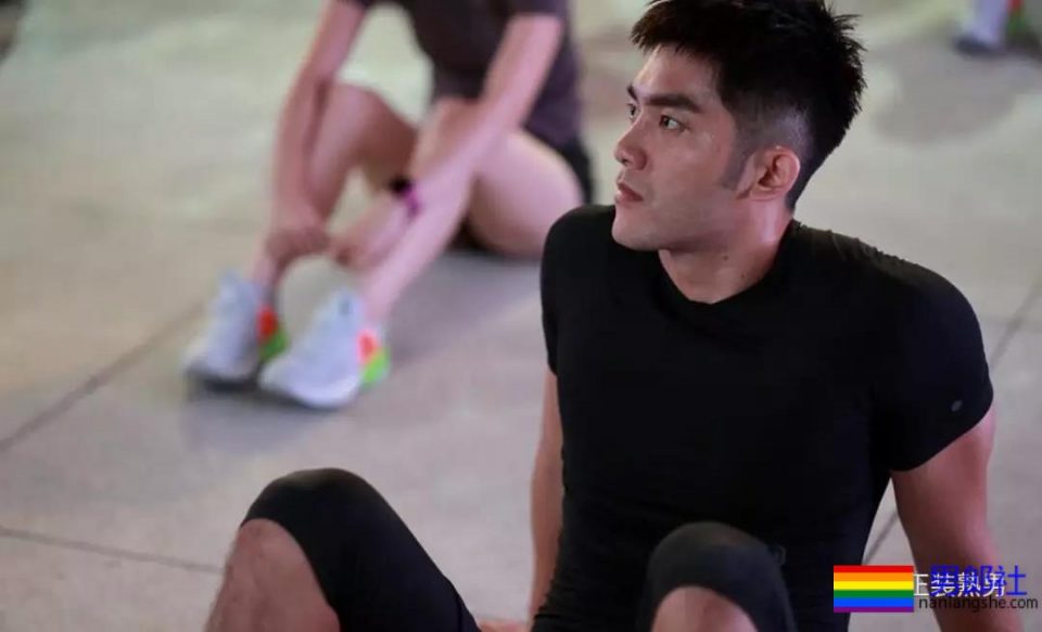 肌肉胡茬痞子男拔掉衬衫西裤海边浪起来变翘臀 - 51虹马 肌肉胡茬痞子男拔掉衬衫西裤海边浪起来变翘臀 - 51虹马