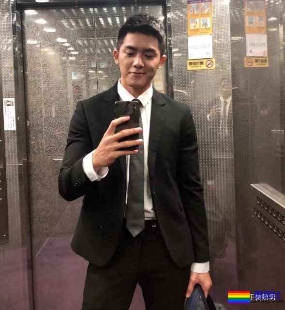 肌肉胡茬痞子男拔掉衬衫西裤海边浪起来变翘臀 - 51虹马 肌肉胡茬痞子男拔掉衬衫西裤海边浪起来变翘臀 - 51虹马