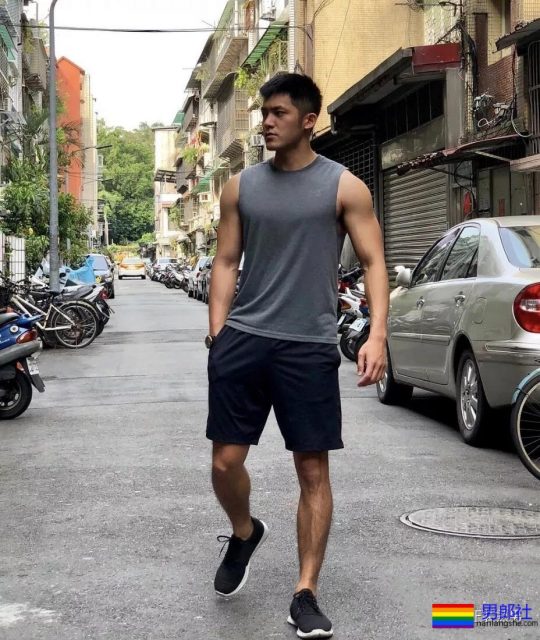 肌肉胡茬痞子男拔掉衬衫西裤海边浪起来变翘臀 - 51虹马 肌肉胡茬痞子男拔掉衬衫西裤海边浪起来变翘臀 - 51虹马