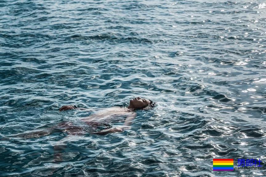 努力多年后,我终于释怀了自己的性取向-51虹马