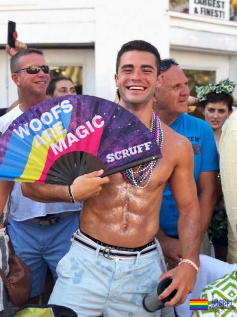 这个只有3千人的小镇，一下子来了9万个LGBT - 51虹马