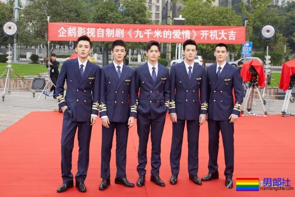 长腿小鲜肉上演制服杀，鲜嫩帅气的空少机长，你挑哪一个？ - 51虹马