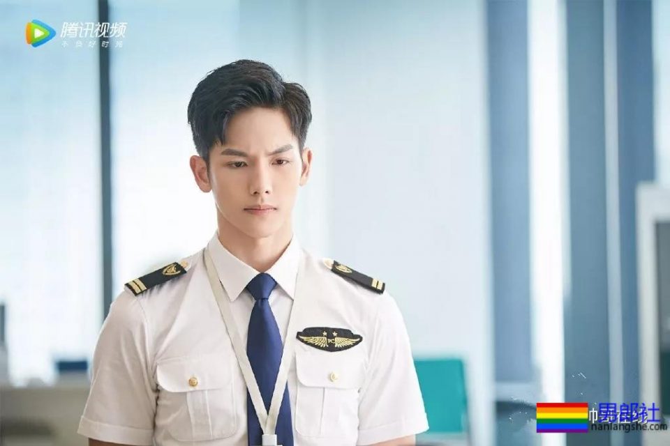 长腿小鲜肉上演制服杀，鲜嫩帅气的空少机长，你挑哪一个？ - 51虹马