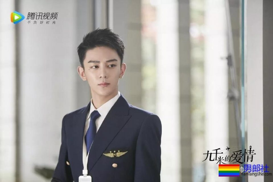 长腿小鲜肉上演制服杀，鲜嫩帅气的空少机长，你挑哪一个？ - 51虹马