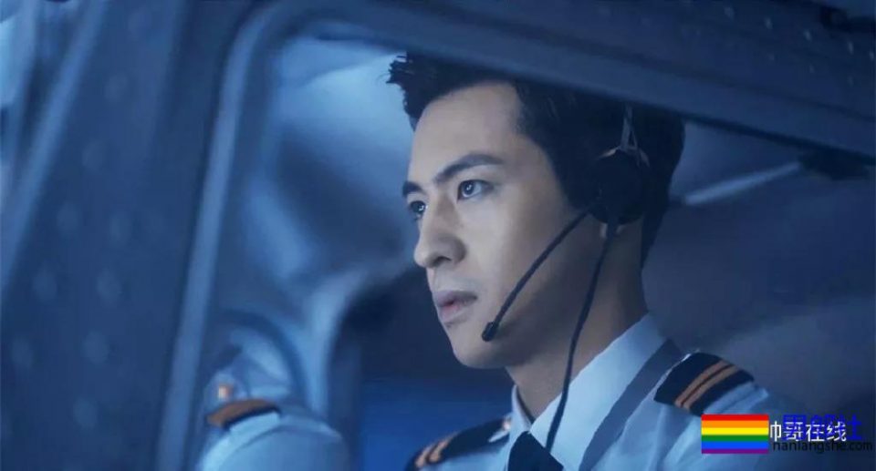 长腿小鲜肉上演制服杀，鲜嫩帅气的空少机长，你挑哪一个？ - 51虹马