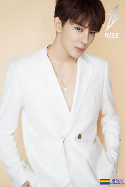 长腿小鲜肉上演制服杀，鲜嫩帅气的空少机长，你挑哪一个？ - 51虹马