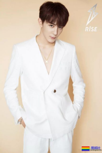 长腿小鲜肉上演制服杀，鲜嫩帅气的空少机长，你挑哪一个？ - 51虹马