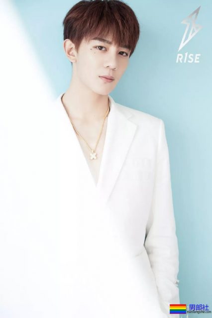 长腿小鲜肉上演制服杀，鲜嫩帅气的空少机长，你挑哪一个？ - 51虹马