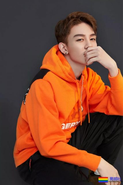 长腿小鲜肉上演制服杀，鲜嫩帅气的空少机长，你挑哪一个？ - 51虹马