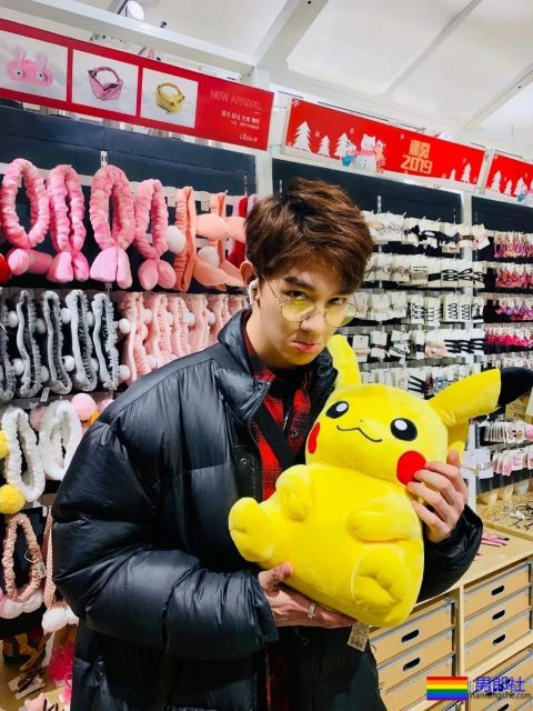 长腿小鲜肉上演制服杀，鲜嫩帅气的空少机长，你挑哪一个？ - 51虹马