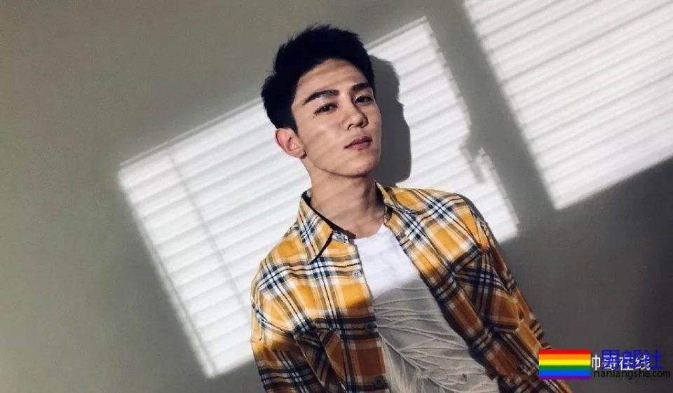 长腿小鲜肉上演制服杀，鲜嫩帅气的空少机长，你挑哪一个？ - 51虹马