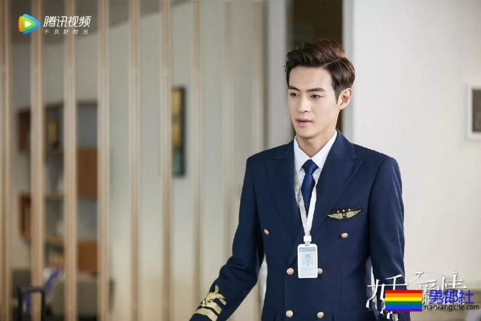 长腿小鲜肉上演制服杀，鲜嫩帅气的空少机长，你挑哪一个？ - 51虹马