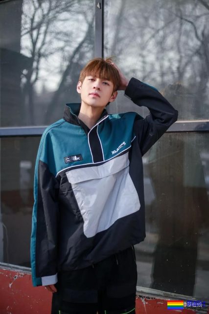 长腿小鲜肉上演制服杀，鲜嫩帅气的空少机长，你挑哪一个？ - 51虹马