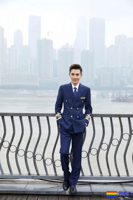 长腿小鲜肉上演制服杀，鲜嫩帅气的空少机长，你挑哪一个？ - 51虹马