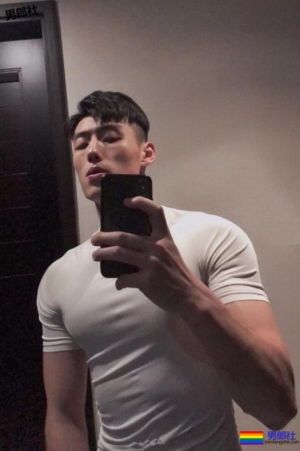 篮球体育生校草腿长2米,大鼻子腹肌小狼狗,味道一定不错! - 51虹马 篮球体育生校草腿长2米,大鼻子腹肌小狼狗,味道一定不错! - 51虹马