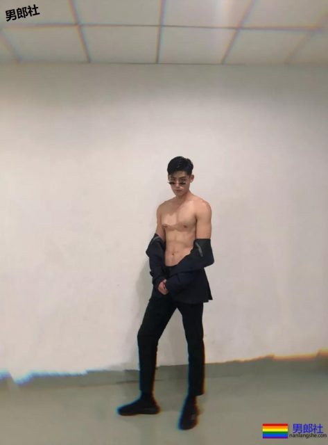 篮球体育生校草腿长2米,大鼻子腹肌小狼狗,味道一定不错! - 51虹马 篮球体育生校草腿长2米,大鼻子腹肌小狼狗,味道一定不错! - 51虹马