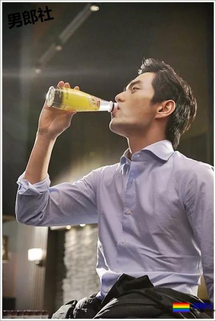 “爸爸型”男星被诉性暴力？留胡子穿正装超Man - 51虹马