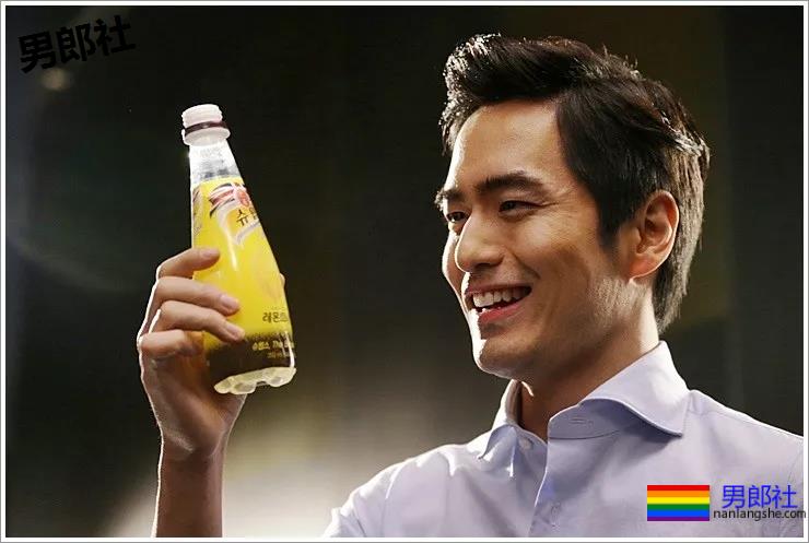 “爸爸型”男星被诉性暴力？留胡子穿正装超Man - 51虹马