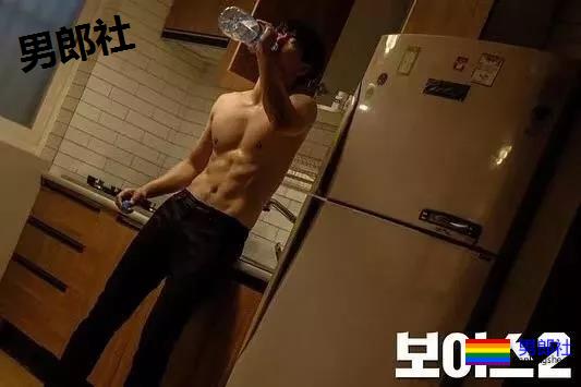 “爸爸型”男星被诉性暴力？留胡子穿正装超Man - 51虹马