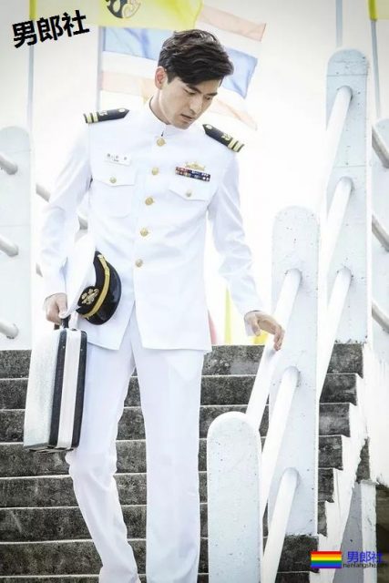 “爸爸型”男星被诉性暴力？留胡子穿正装超Man - 51虹马