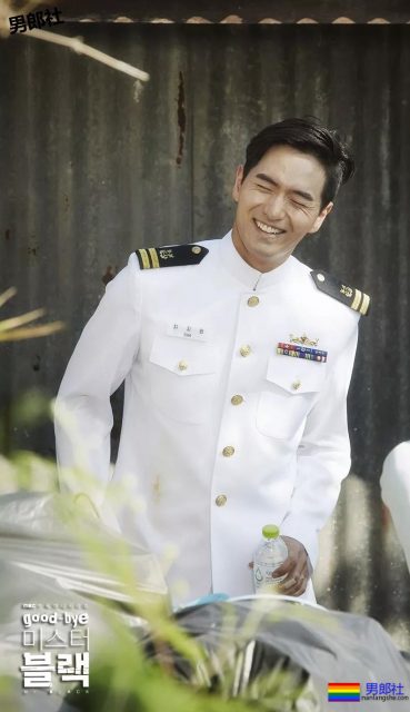 “爸爸型”男星被诉性暴力？留胡子穿正装超Man - 51虹马