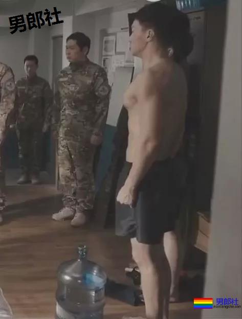 “爸爸型”男星被诉性暴力？留胡子穿正装超Man - 51虹马