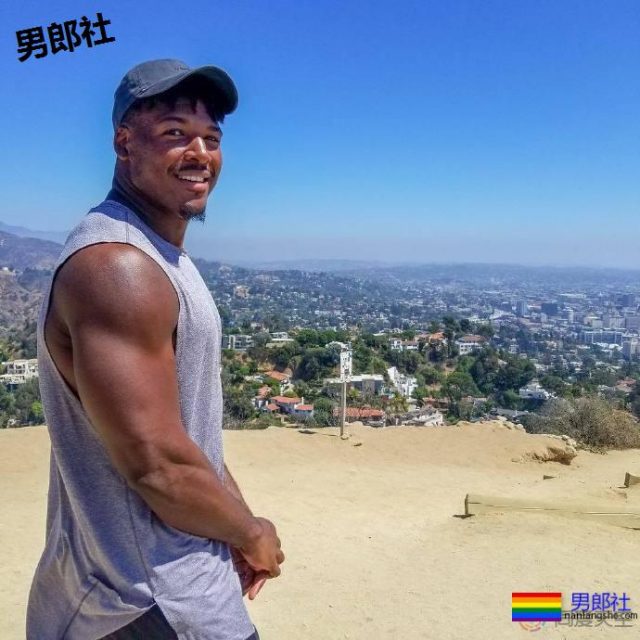 NFL球员和男友双双出柜 - 51虹马