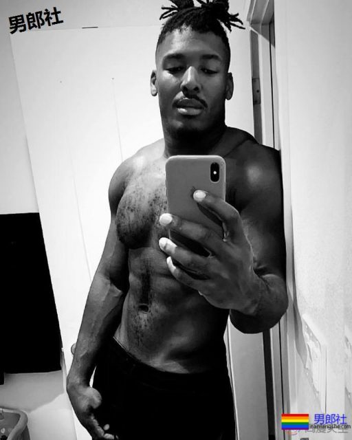 NFL球员和男友双双出柜 - 51虹马