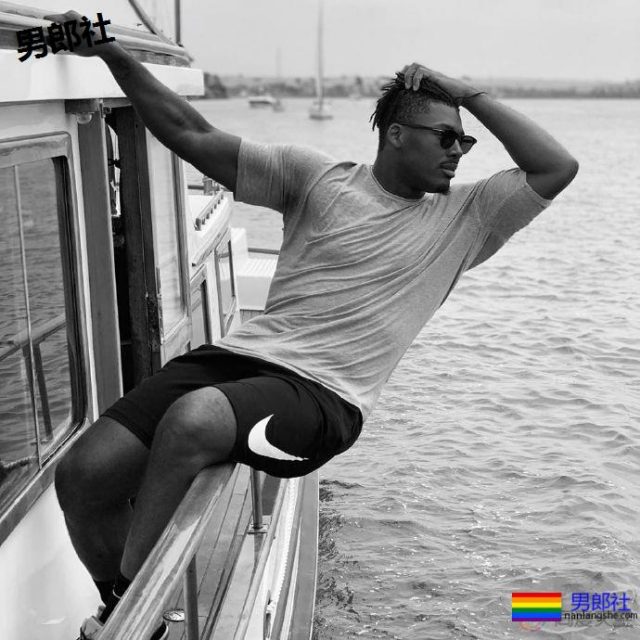 NFL球员和男友双双出柜 - 51虹马