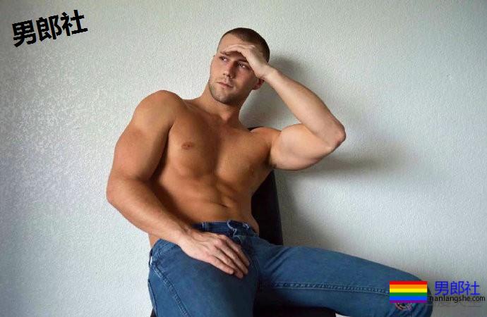 NFL球员和男友双双出柜 - 51虹马