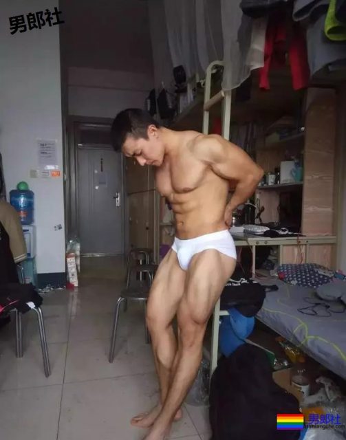 肌肉男宿舍被捆绑?真相竟是这样的! - 51虹马 肌肉男宿舍被捆绑?真相竟是这样的! - 51虹马