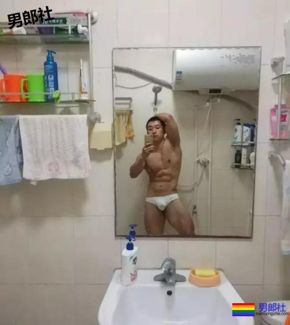 肌肉男宿舍被捆绑?真相竟是这样的! - 51虹马 肌肉男宿舍被捆绑?真相竟是这样的! - 51虹马