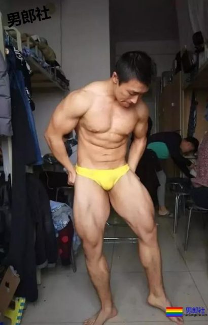 肌肉男宿舍被捆绑?真相竟是这样的! - 51虹马 肌肉男宿舍被捆绑?真相竟是这样的! - 51虹马