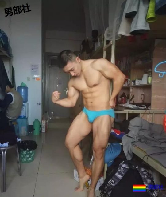 肌肉男宿舍被捆绑?真相竟是这样的! - 51虹马 肌肉男宿舍被捆绑?真相竟是这样的! - 51虹马